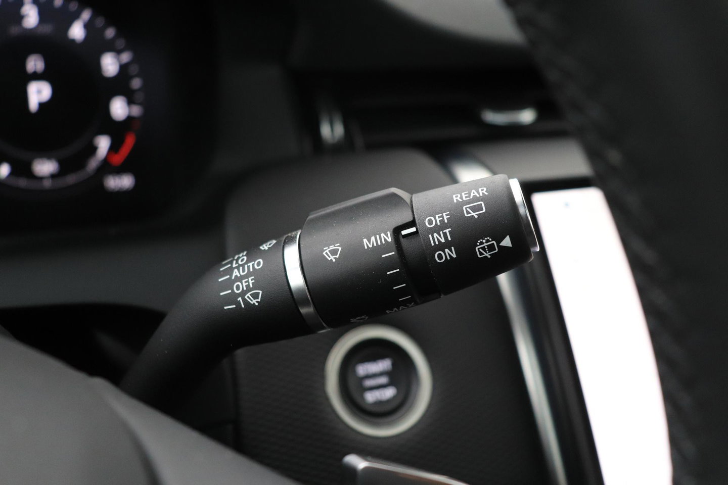 Land Rover Discovery Sport P270e Dynamic SE | Panoramadak | Trekhaak | Meridian | BLIS | Stoel+Stuurverwarming | ACC