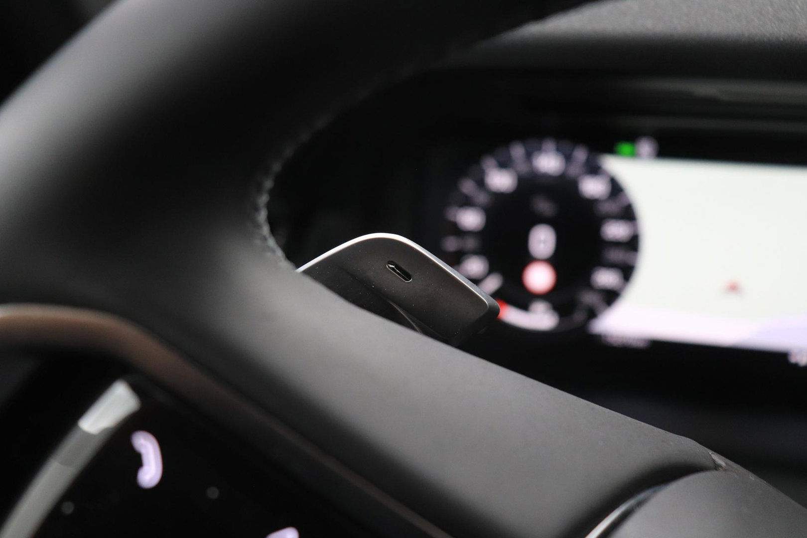 Land Rover Discovery Sport P270e Dynamic SE | Panoramadak | Trekhaak | Meridian | BLIS | Stoel+Stuurverwarming | ACC