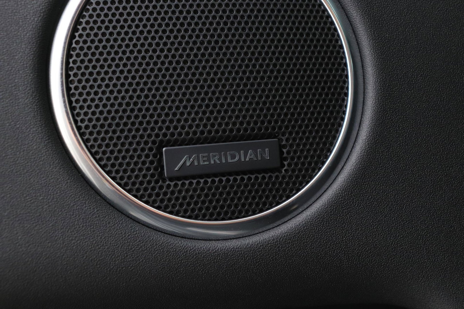Land Rover Discovery Sport P270e Dynamic SE | Panoramadak | Trekhaak | Meridian | BLIS | Stoel+Stuurverwarming | ACC