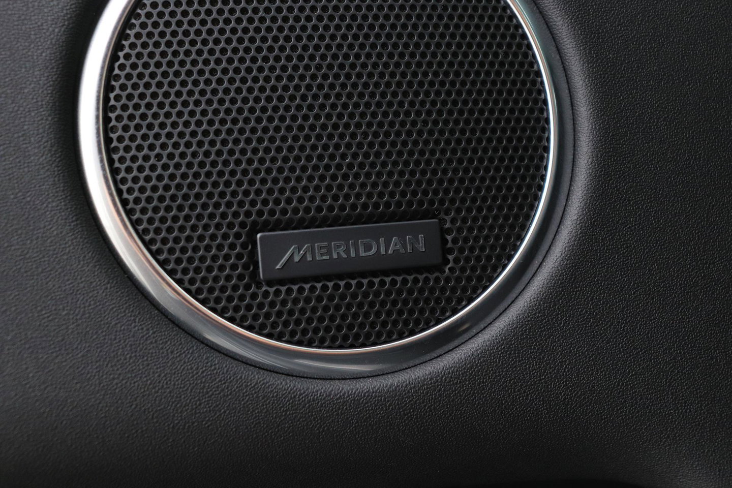 Land Rover Discovery Sport P270e Dynamic SE | Panoramadak | Trekhaak | Meridian | BLIS | Stoel+Stuurverwarming | ACC