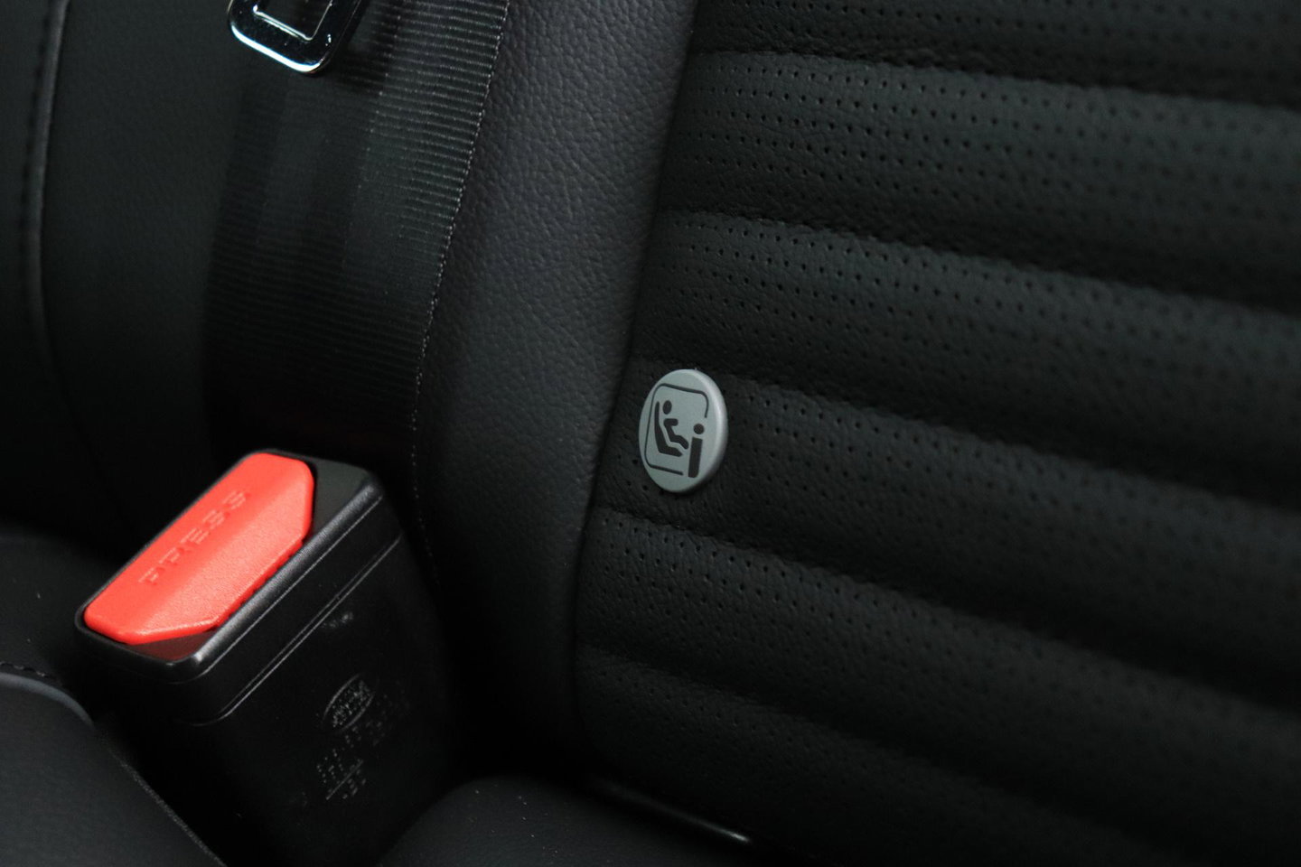 Land Rover Discovery Sport P270e Dynamic SE | Panoramadak | Trekhaak | Meridian | BLIS | Stoel+Stuurverwarming | ACC