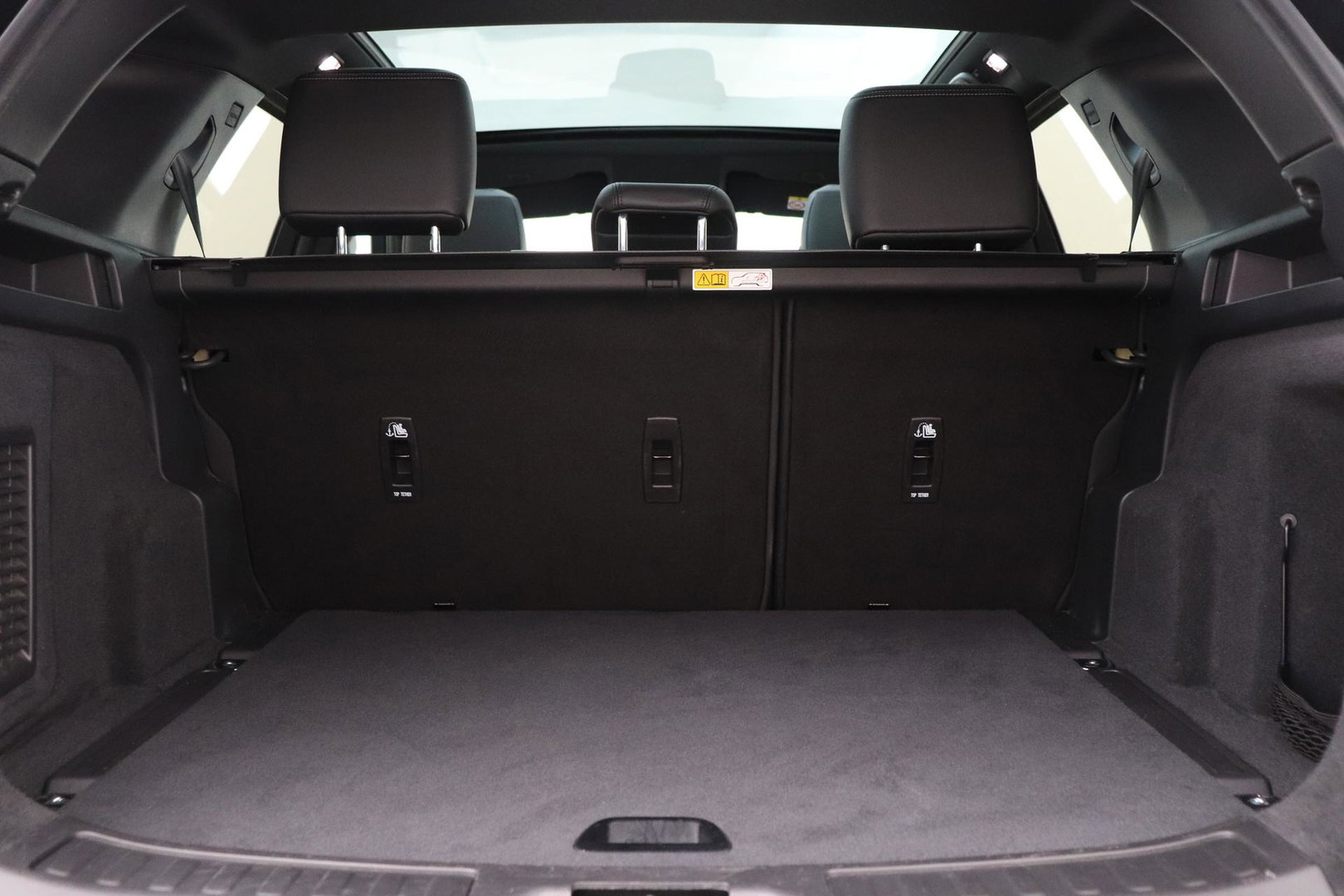 Land Rover Discovery Sport P270e Dynamic SE | Panoramadak | Trekhaak | Meridian | BLIS | Stoel+Stuurverwarming | ACC
