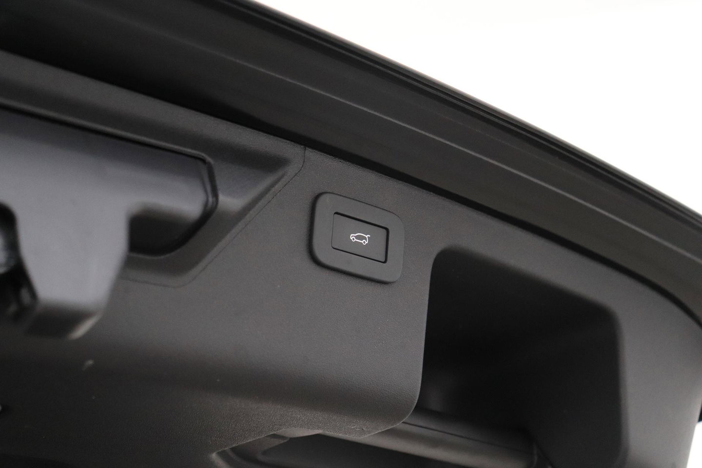 Land Rover Discovery Sport P270e Dynamic SE | Panoramadak | Trekhaak | Meridian | BLIS | Stoel+Stuurverwarming | ACC