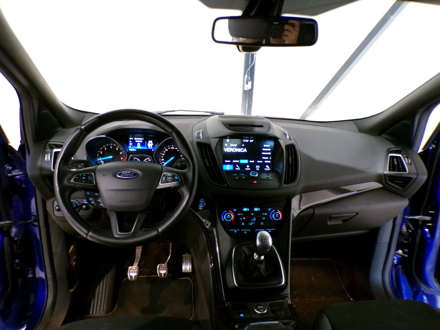 Ford Kuga 1.5 EcoBoost ST Line "Origineel NL!" Trekhaak Apple-Carplay / Android-Auto Camera Leer/Alcantara Parkeersensoren Keyless