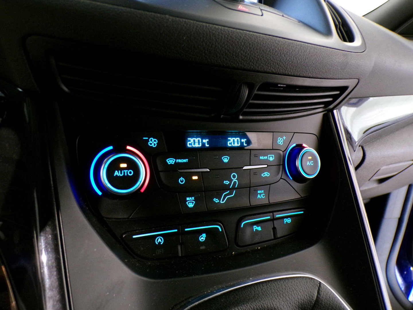 Ford Kuga 1.5 EcoBoost ST Line "Origineel NL!" Trekhaak Apple-Carplay / Android-Auto Camera Leer/Alcantara Parkeersensoren Keyless