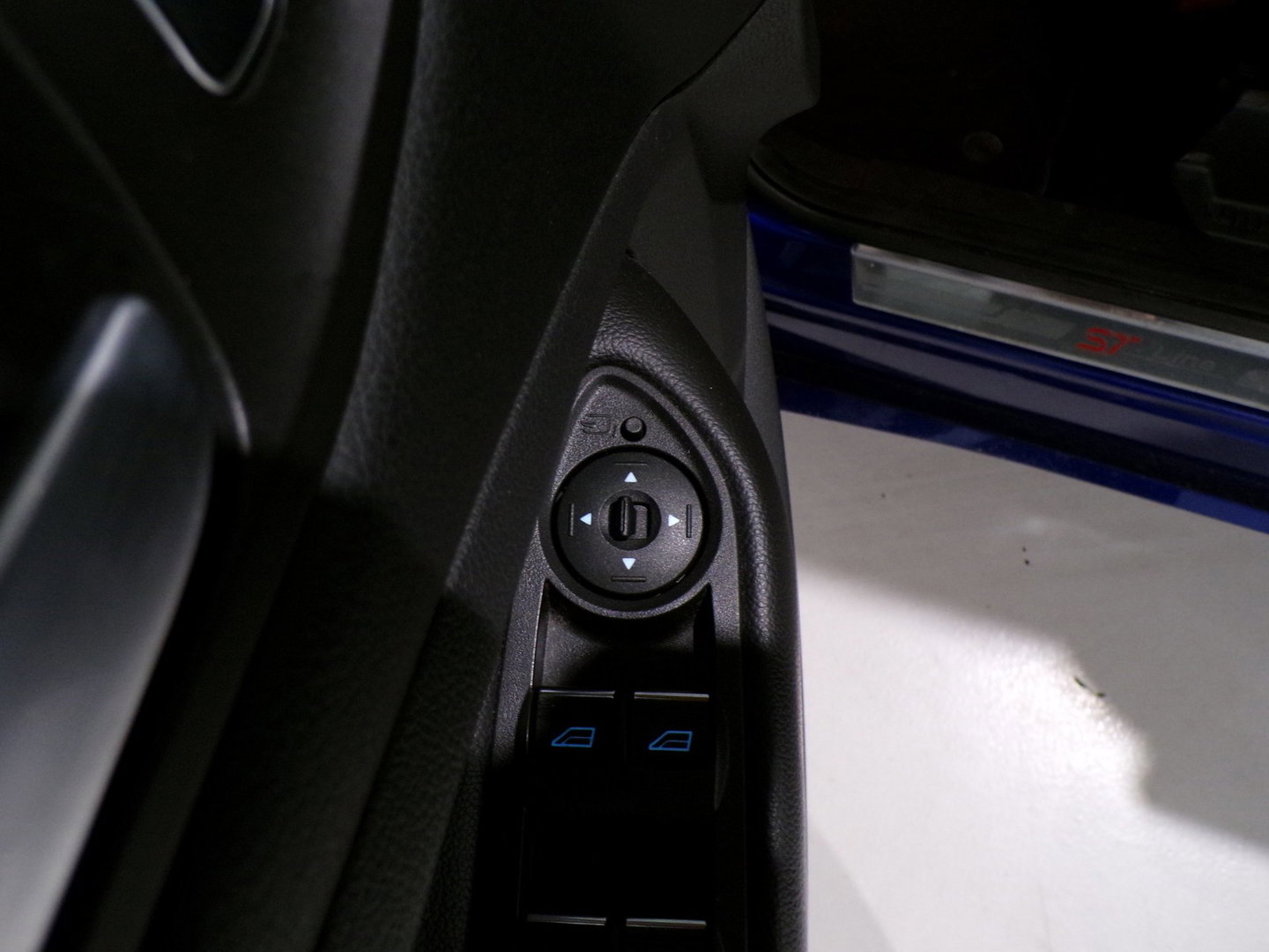 Ford Kuga 1.5 EcoBoost ST Line "Origineel NL!" Trekhaak Apple-Carplay / Android-Auto Camera Leer/Alcantara Parkeersensoren Keyless