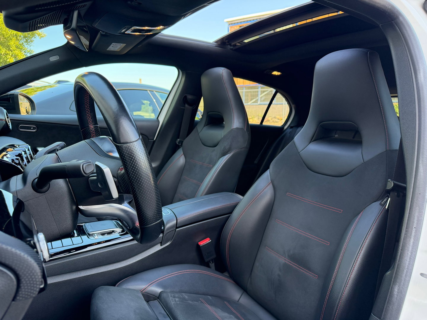 Mercedes-Benz A-Klasse 180 AMG Pano|Camera|Carplay|Night-pakket|BTW