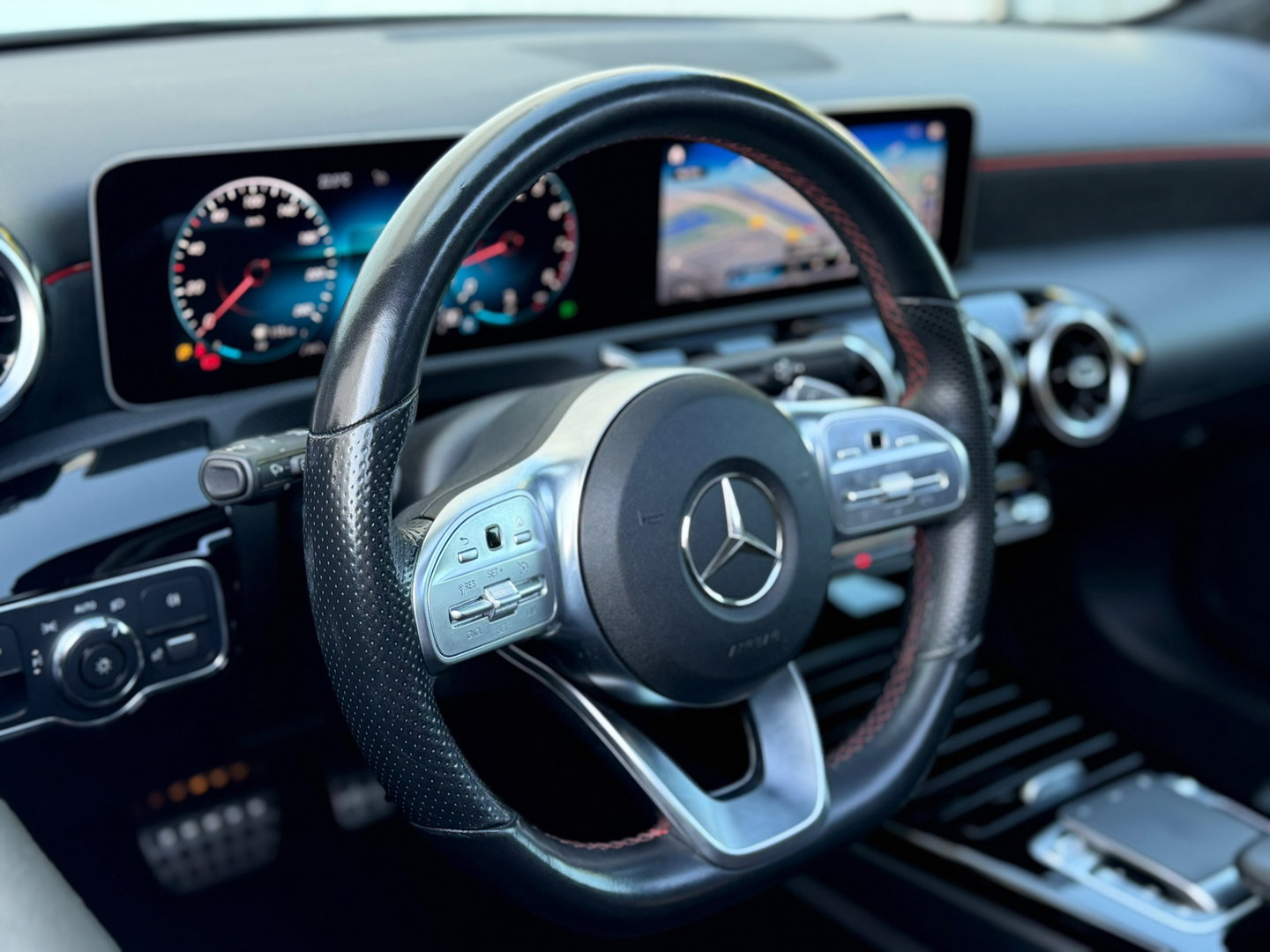 Mercedes-Benz A-Klasse 180 AMG Pano|Camera|Carplay|Night-pakket|BTW