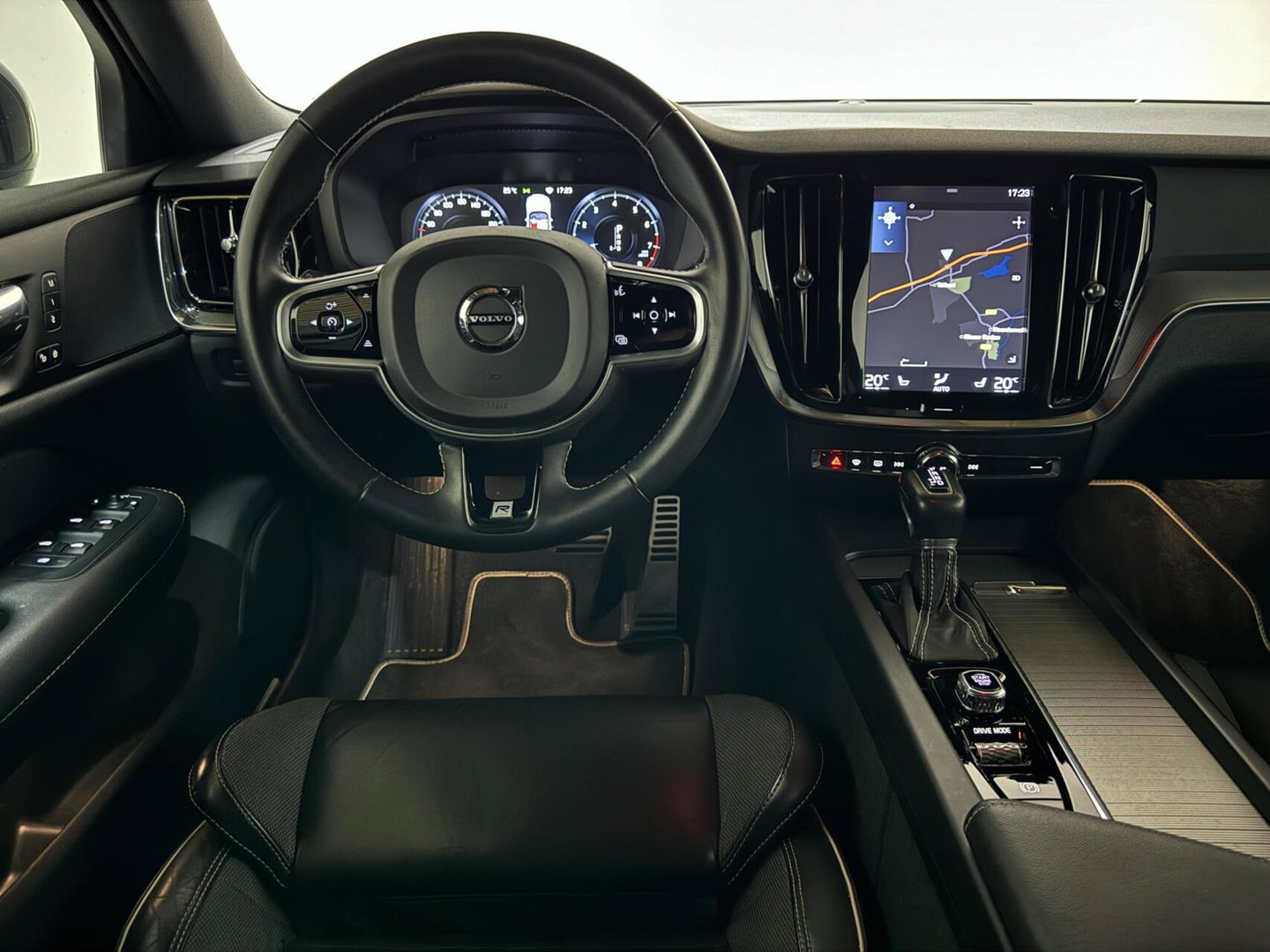 Volvo S60 2.0 T4 R-Design Autopilot Camera CarPlay Trekh. NAP