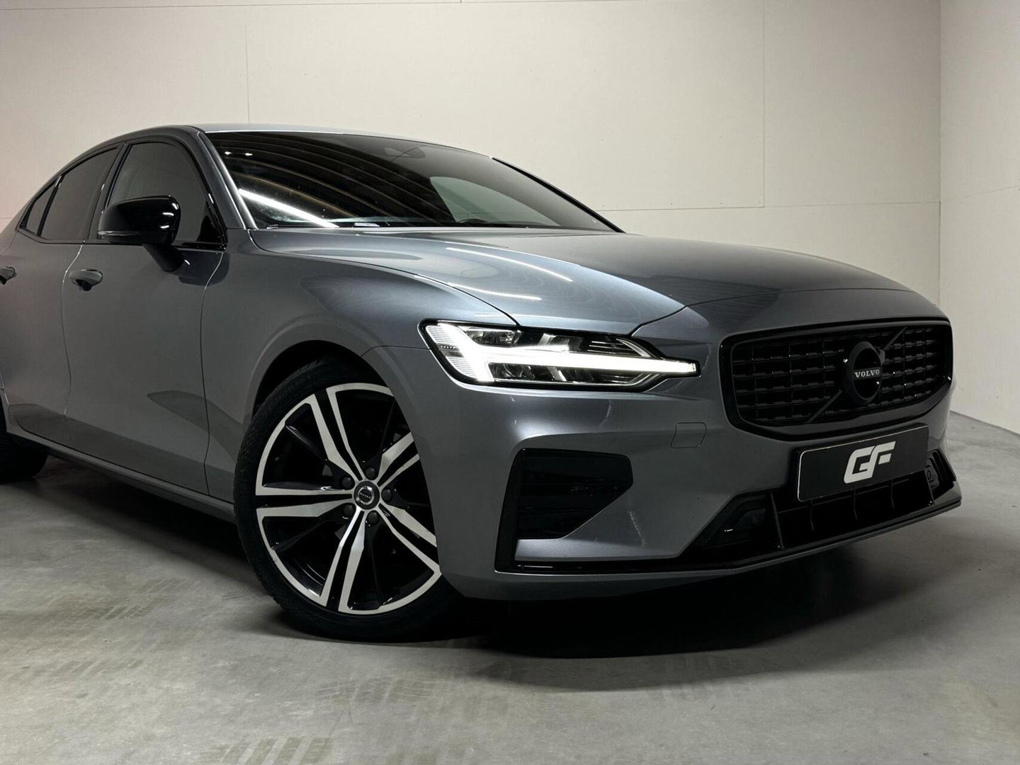 Volvo S60 2.0 T4 R-Design Autopilot Camera CarPlay Trekh. NAP