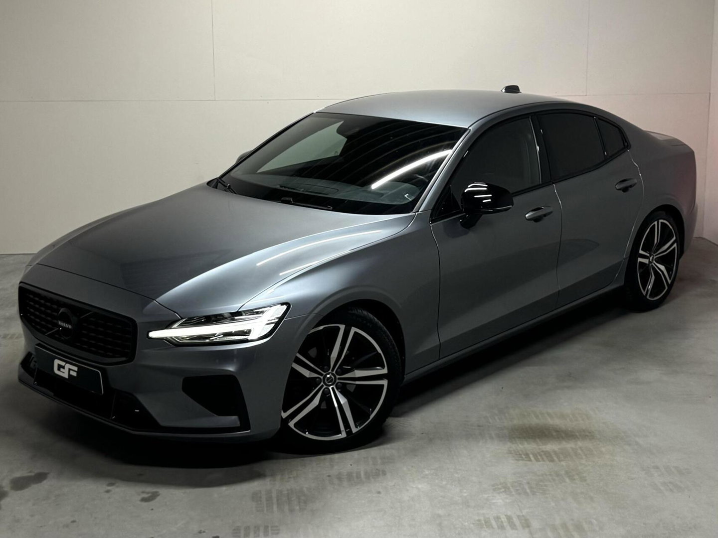 Volvo S60 2.0 T4 R-Design Autopilot Camera CarPlay Trekh. NAP