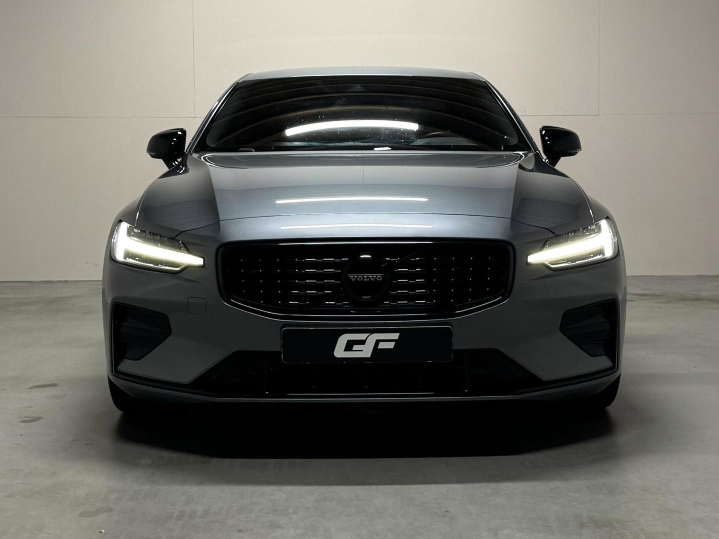 Volvo S60 2.0 T4 R-Design Autopilot Camera CarPlay Trekh. NAP