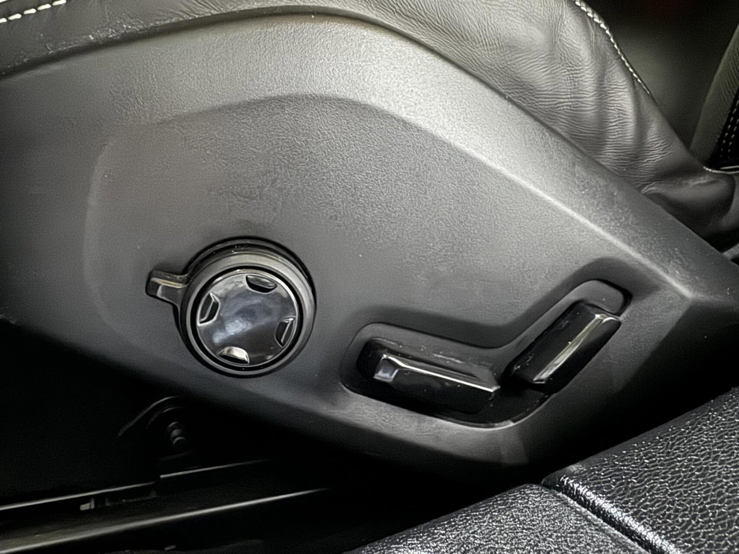 Volvo S60 2.0 T4 R-Design Autopilot Camera CarPlay Trekh. NAP