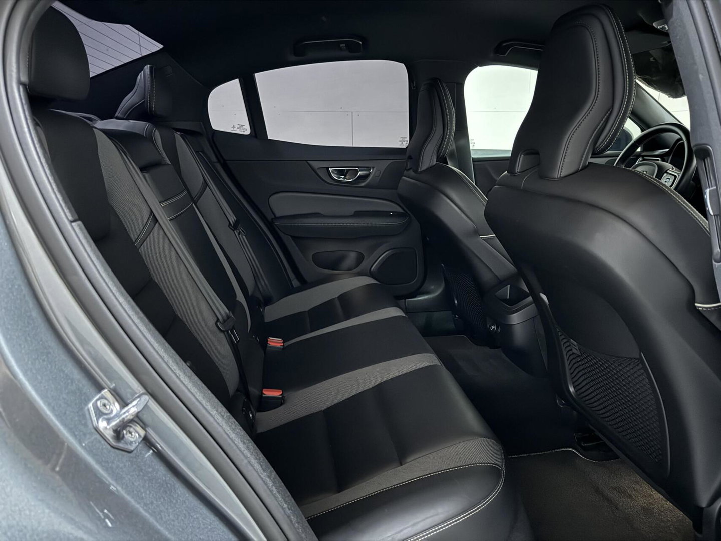 Volvo S60 2.0 T4 R-Design Autopilot Camera CarPlay Trekh. NAP