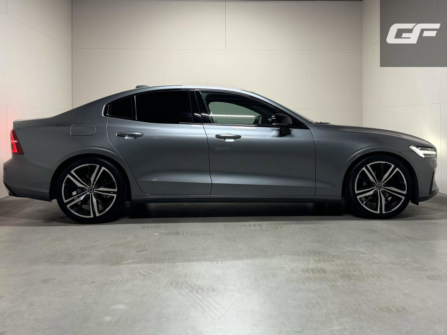 Volvo S60 2.0 T4 R-Design Autopilot Camera CarPlay Trekh. NAP