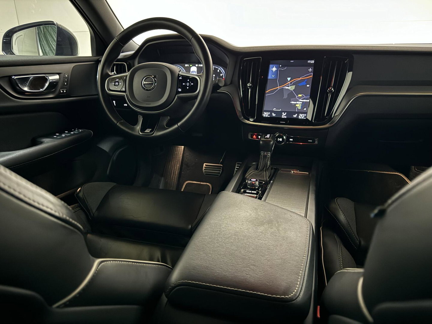 Volvo S60 2.0 T4 R-Design Autopilot Camera CarPlay Trekh. NAP