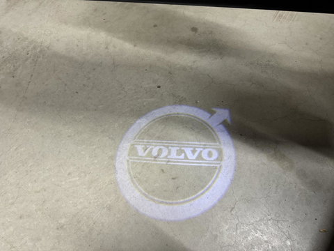 Volvo S60 2.0 T4 R-Design Autopilot Camera CarPlay Trekh. NAP