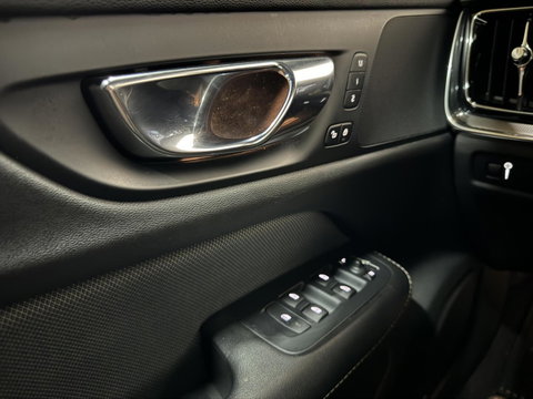 Volvo S60 2.0 T4 R-Design Autopilot Camera CarPlay Trekh. NAP