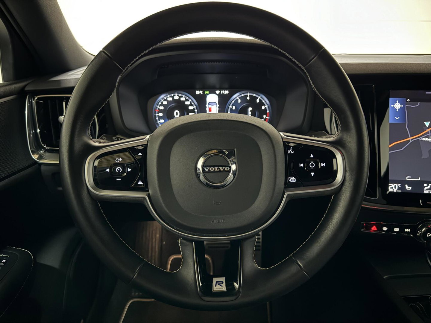 Volvo S60 2.0 T4 R-Design Autopilot Camera CarPlay Trekh. NAP