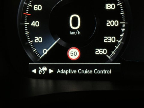 Volvo S60 2.0 T4 R-Design Autopilot Camera CarPlay Trekh. NAP