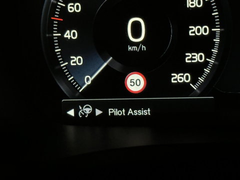 Volvo S60 2.0 T4 R-Design Autopilot Camera CarPlay Trekh. NAP