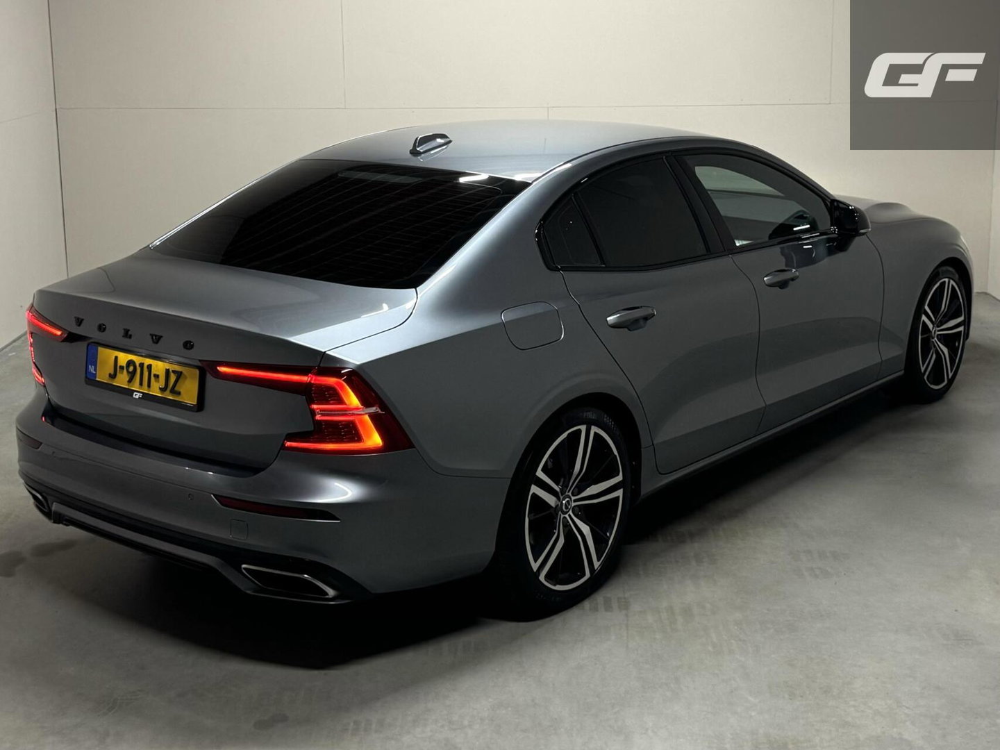 Volvo S60 2.0 T4 R-Design Autopilot Camera CarPlay Trekh. NAP