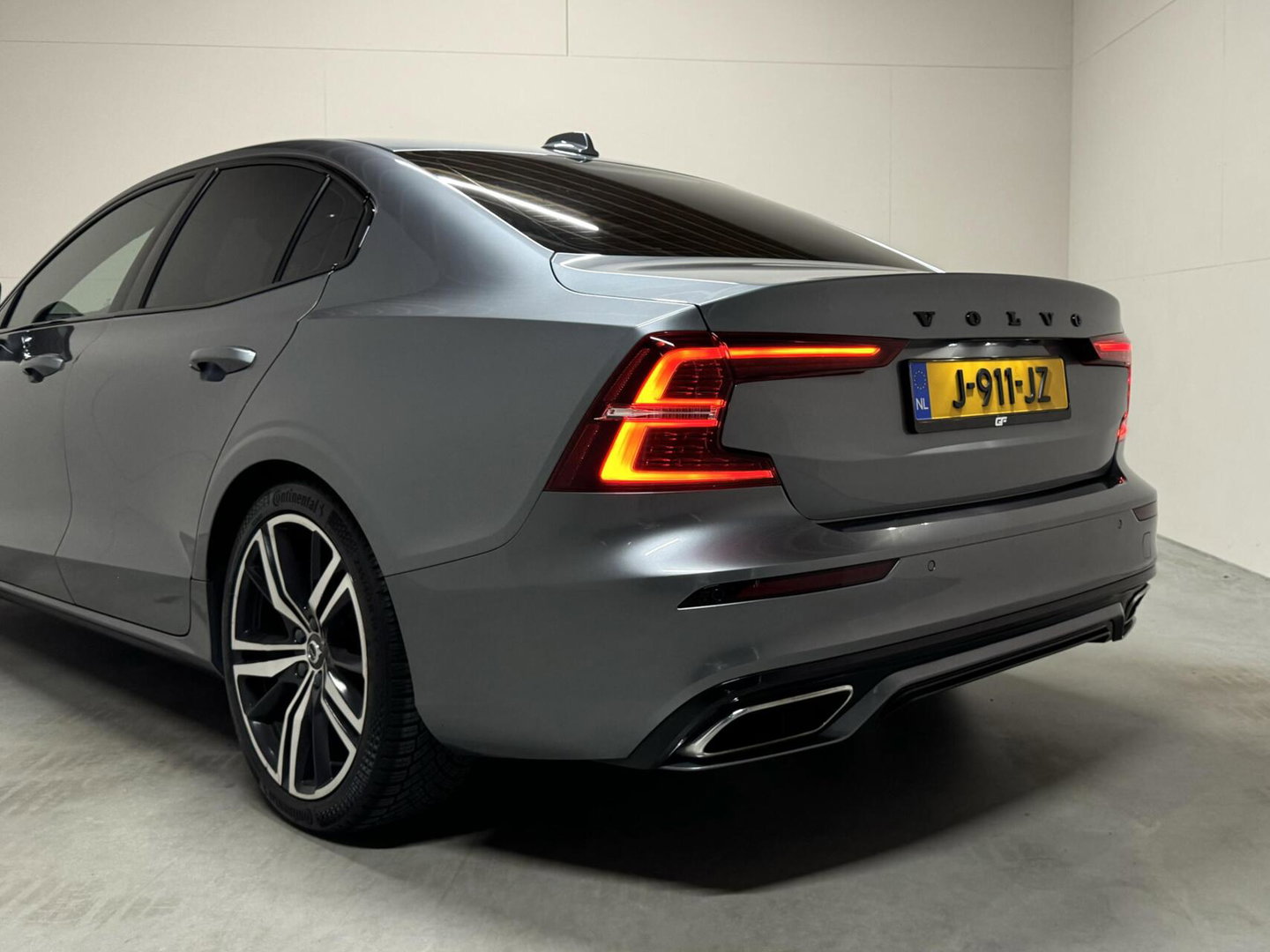 Volvo S60 2.0 T4 R-Design Autopilot Camera CarPlay Trekh. NAP