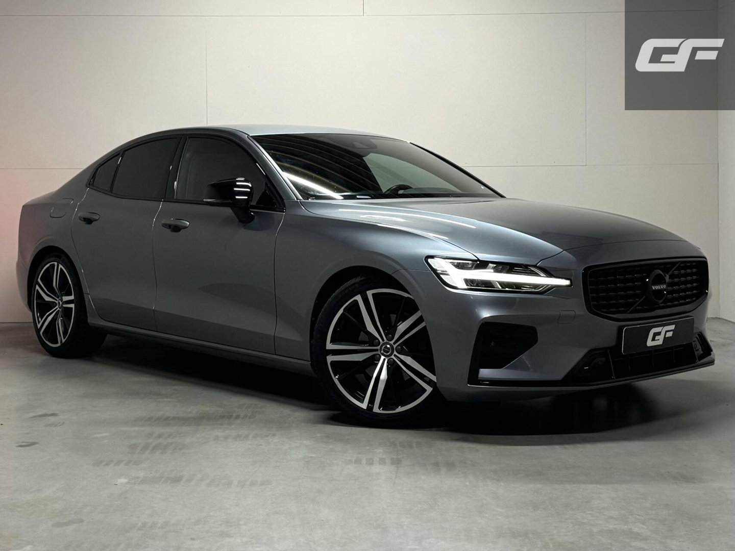 Volvo S60 2.0 T4 R-Design Autopilot Camera CarPlay Trekh. NAP