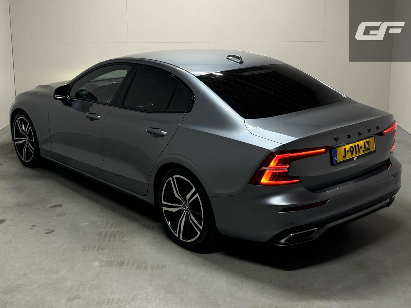 Volvo S60 2.0 T4 R-Design Autopilot Camera CarPlay Trekh. NAP