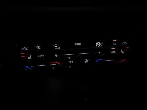 Volkswagen Taigo 1.5 TSI R-Line Business Pano|Keyless|ACC|Lane Assist|Stoelverwarming
