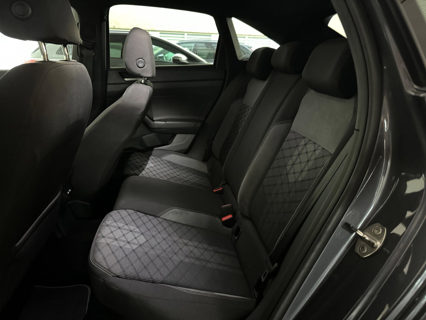 Volkswagen Taigo 1.5 TSI R-Line Business Pano|Keyless|ACC|Lane Assist|Stoelverwarming