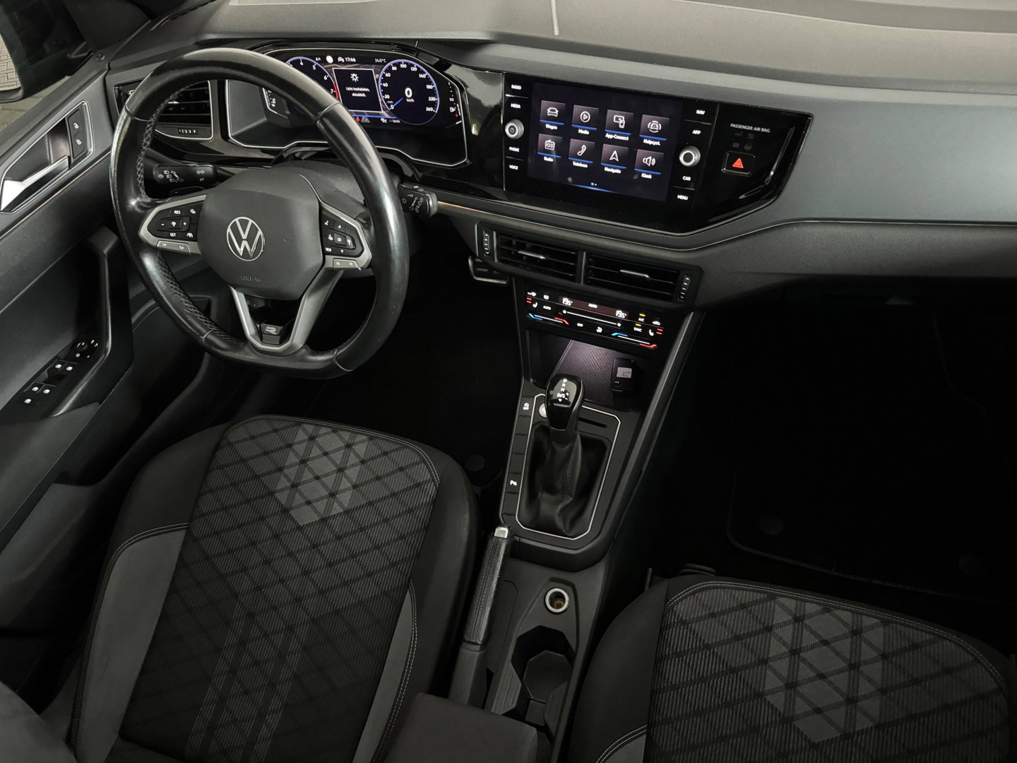 Volkswagen Taigo 1.5 TSI R-Line Business Pano|Keyless|ACC|Lane Assist|Stoelverwarming