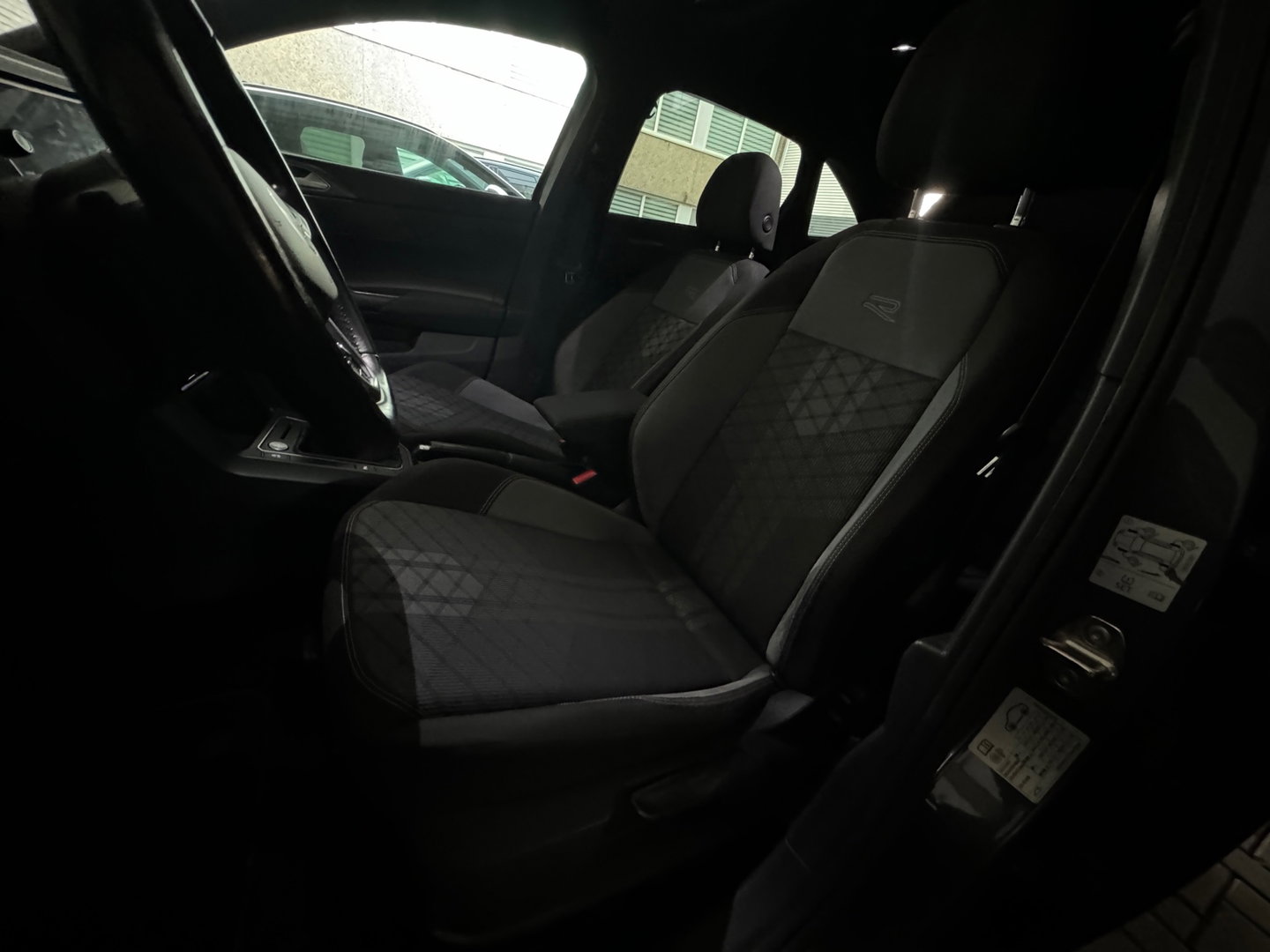 Volkswagen Taigo 1.5 TSI R-Line Business Pano|Keyless|ACC|Lane Assist|Stoelverwarming