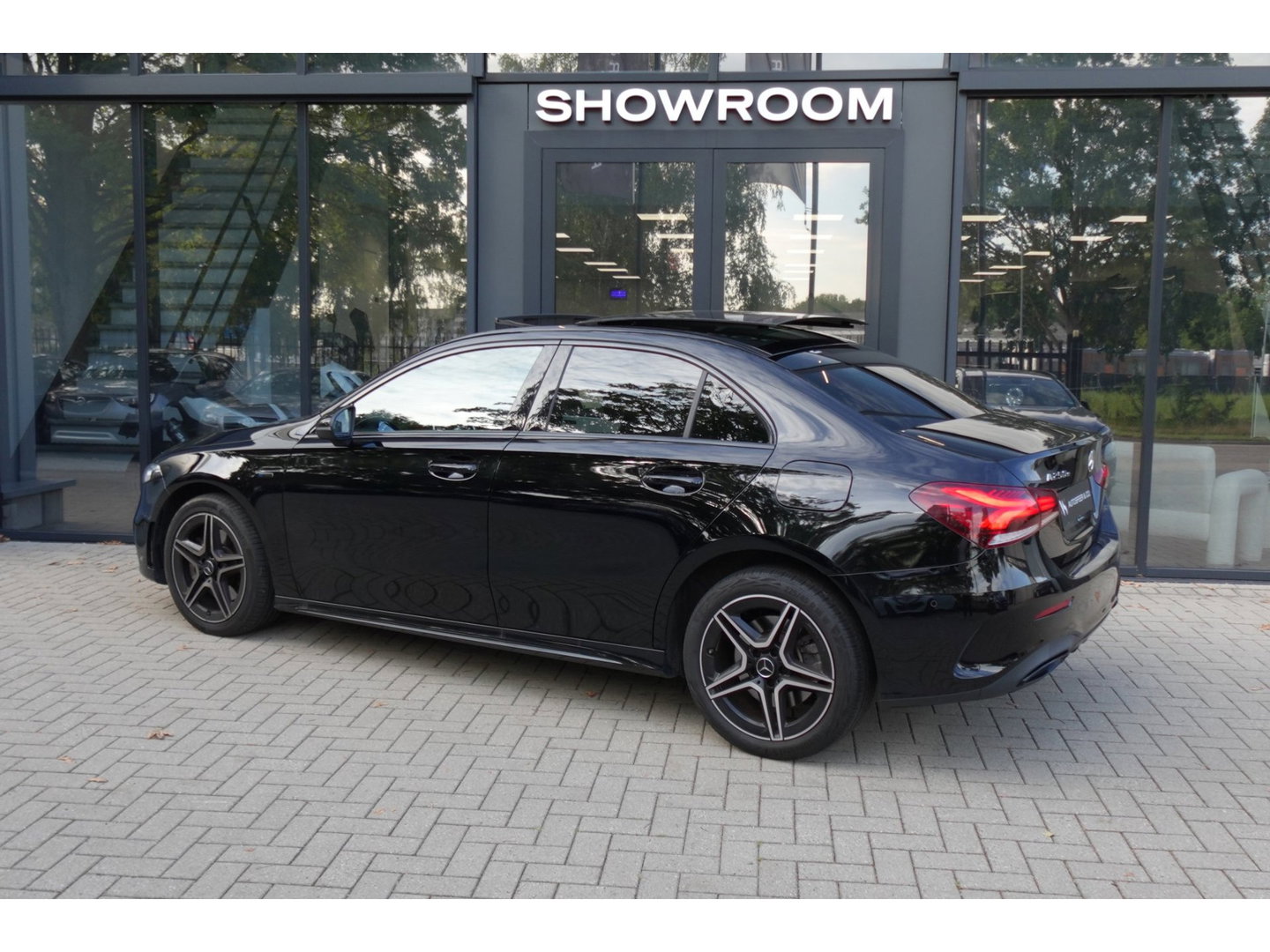 Mercedes-Benz A-Klasse 250 e Solution AMG Limited PANO SFEER