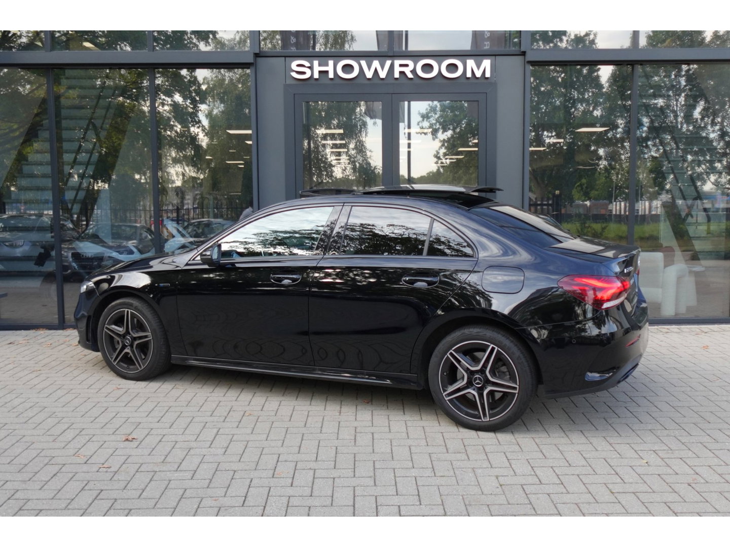 Mercedes-Benz A-Klasse 250 e Solution AMG Limited PANO SFEER