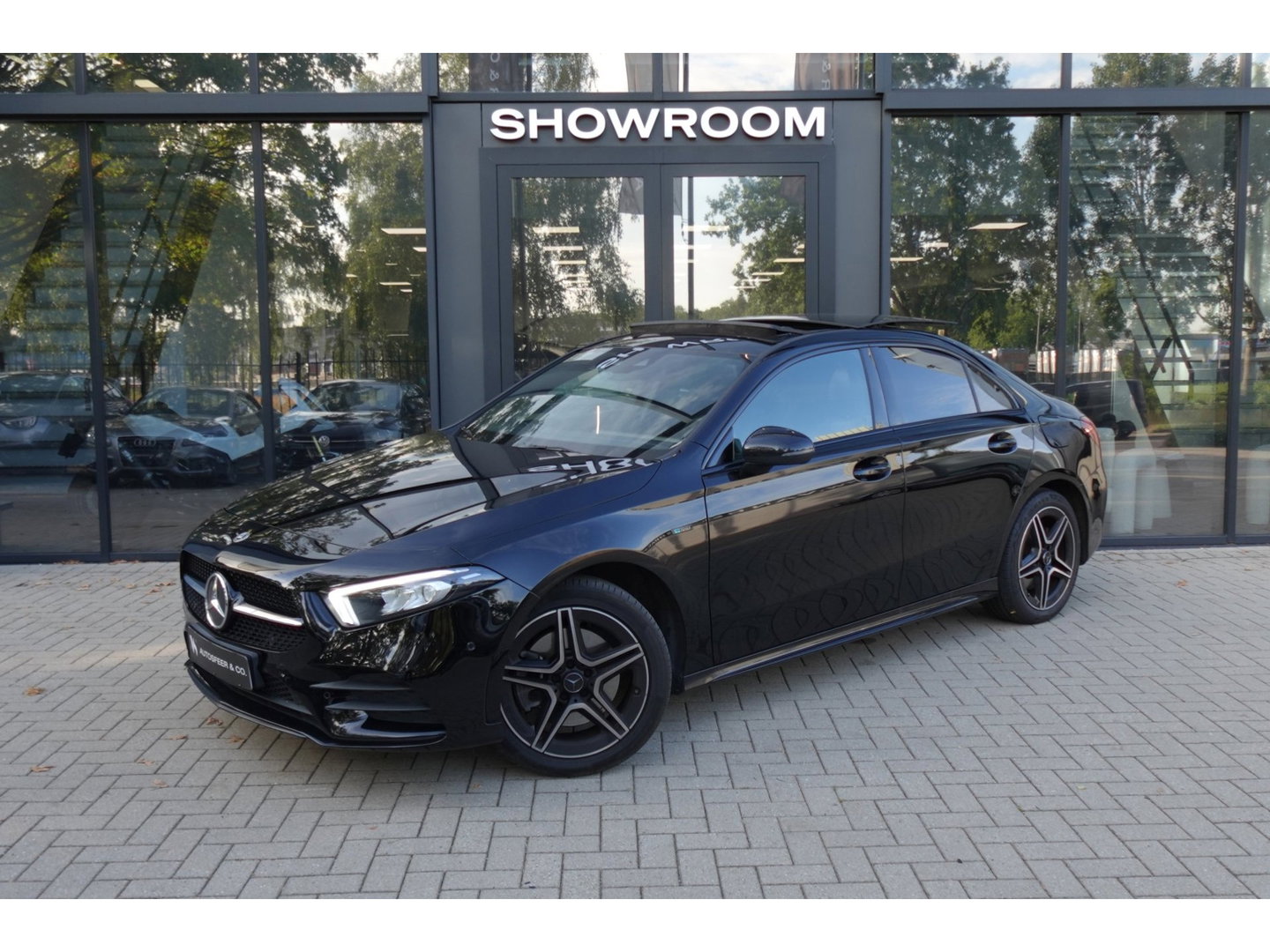 Mercedes-Benz A-Klasse 250 e Solution AMG Limited PANO SFEER