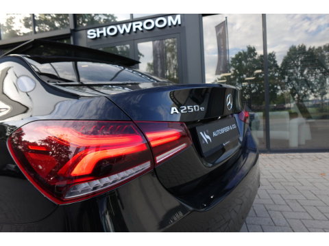 Mercedes-Benz A-Klasse 250 e Solution AMG Limited PANO SFEER