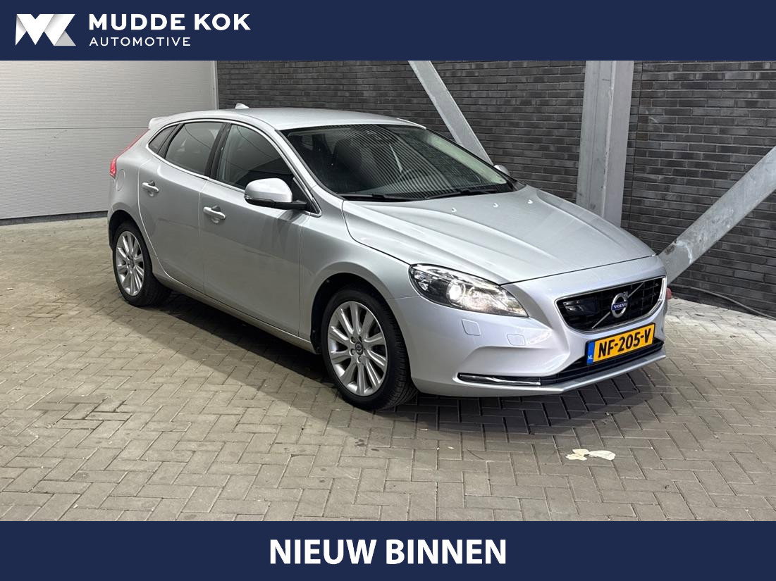 Volvo V40 Cross Country 2.0 D3 Momentum | Standkachel | Trekhaak | BLIS | 17 Inch