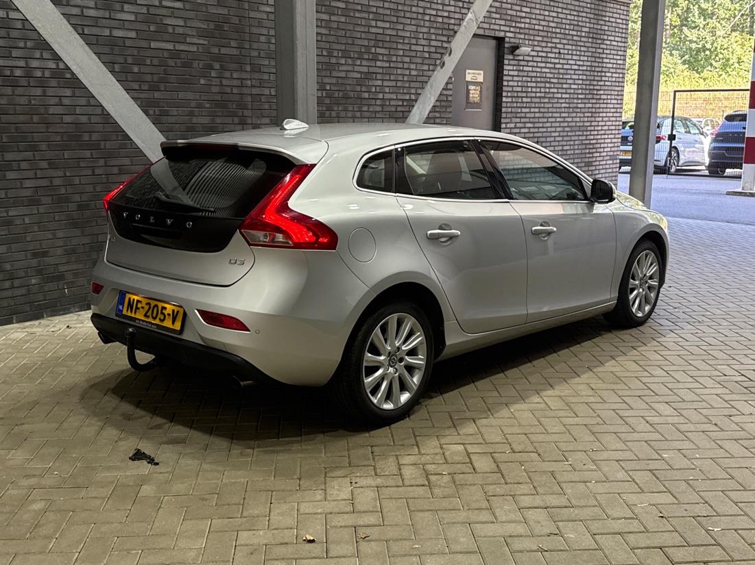 Volvo V40 Cross Country 2.0 D3 Momentum | Standkachel | Trekhaak | BLIS | 17 Inch