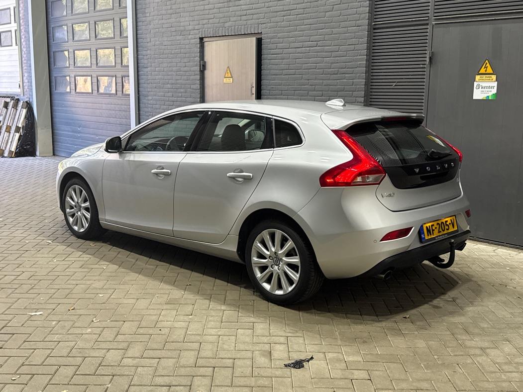 Volvo V40 Cross Country 2.0 D3 Momentum | Standkachel | Trekhaak | BLIS | 17 Inch
