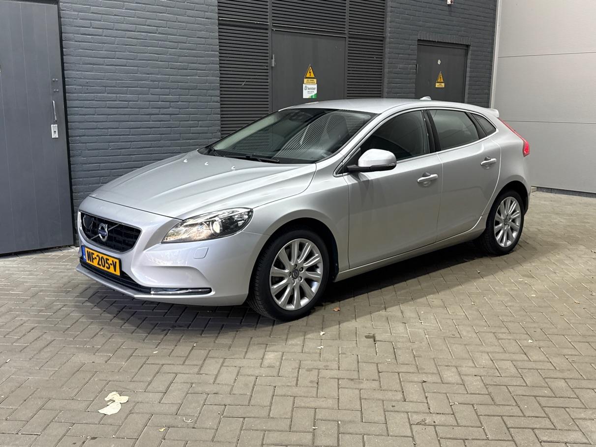 Volvo V40 Cross Country 2.0 D3 Momentum | Standkachel | Trekhaak | BLIS | 17 Inch