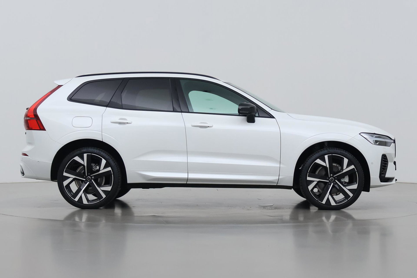 Volvo XC60 T8 Plus Black Edition | FACELIFT | 360° Camera | Harman/Kardon | ACC | Stoel+Stuurverwarming | BLIS