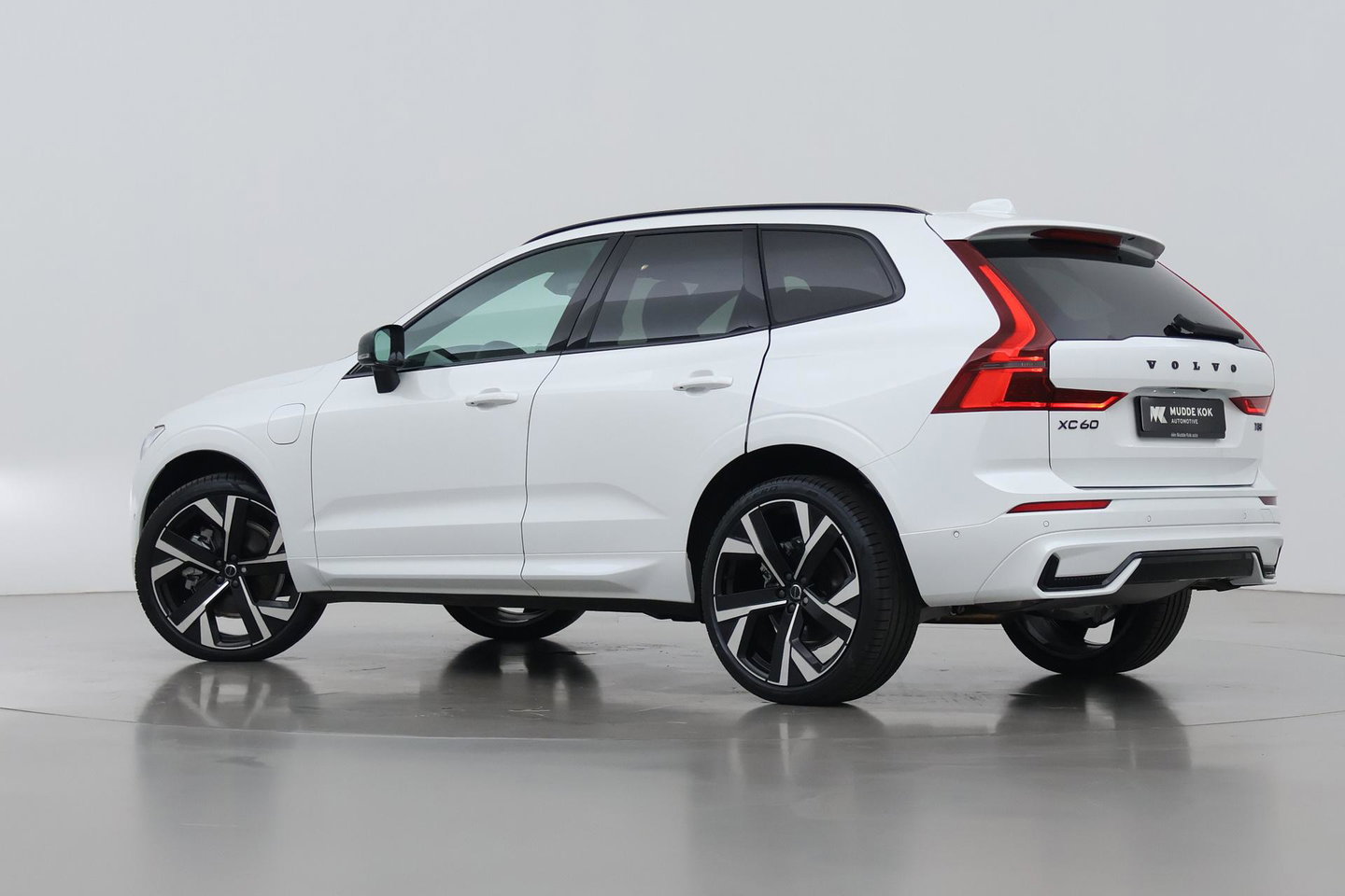 Volvo XC60 T8 Plus Black Edition | FACELIFT | 360° Camera | Harman/Kardon | ACC | Stoel+Stuurverwarming | BLIS
