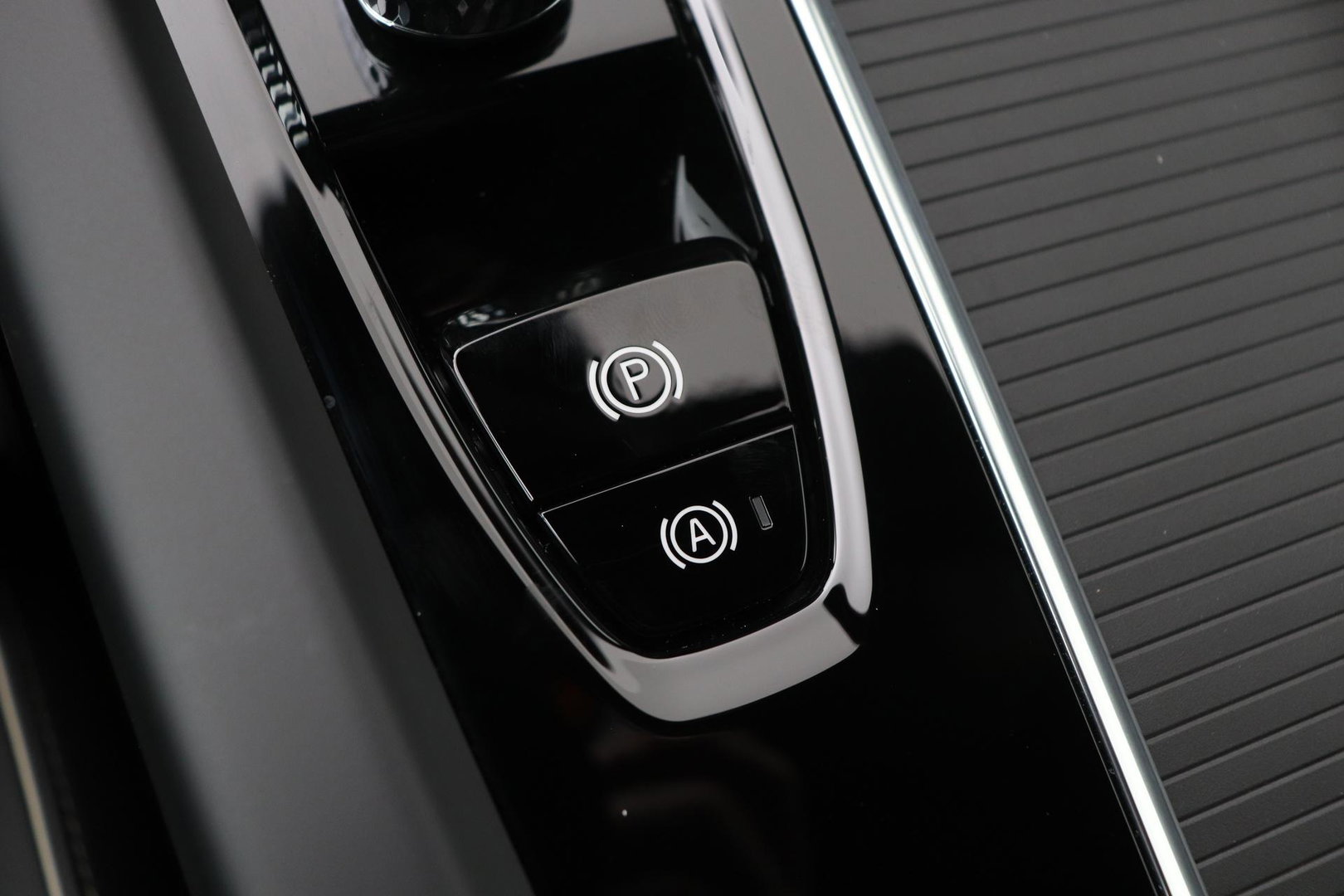 Volvo XC60 T8 Plus Black Edition | FACELIFT | 360° Camera | Harman/Kardon | ACC | Stoel+Stuurverwarming | BLIS