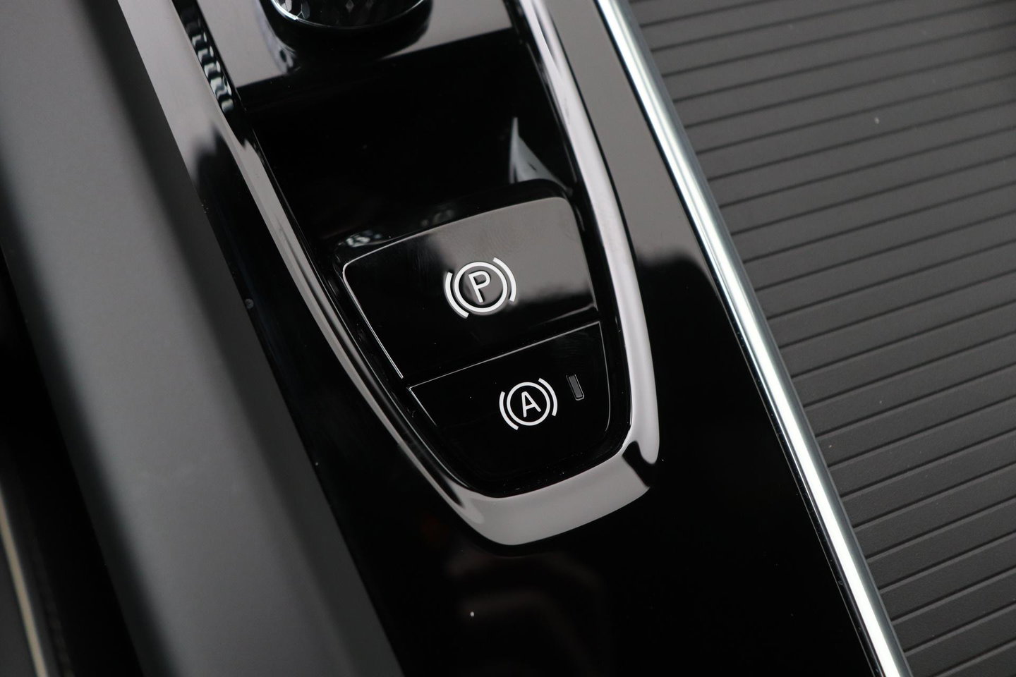 Volvo XC60 T8 Plus Black Edition | FACELIFT | 360° Camera | Harman/Kardon | ACC | Stoel+Stuurverwarming | BLIS