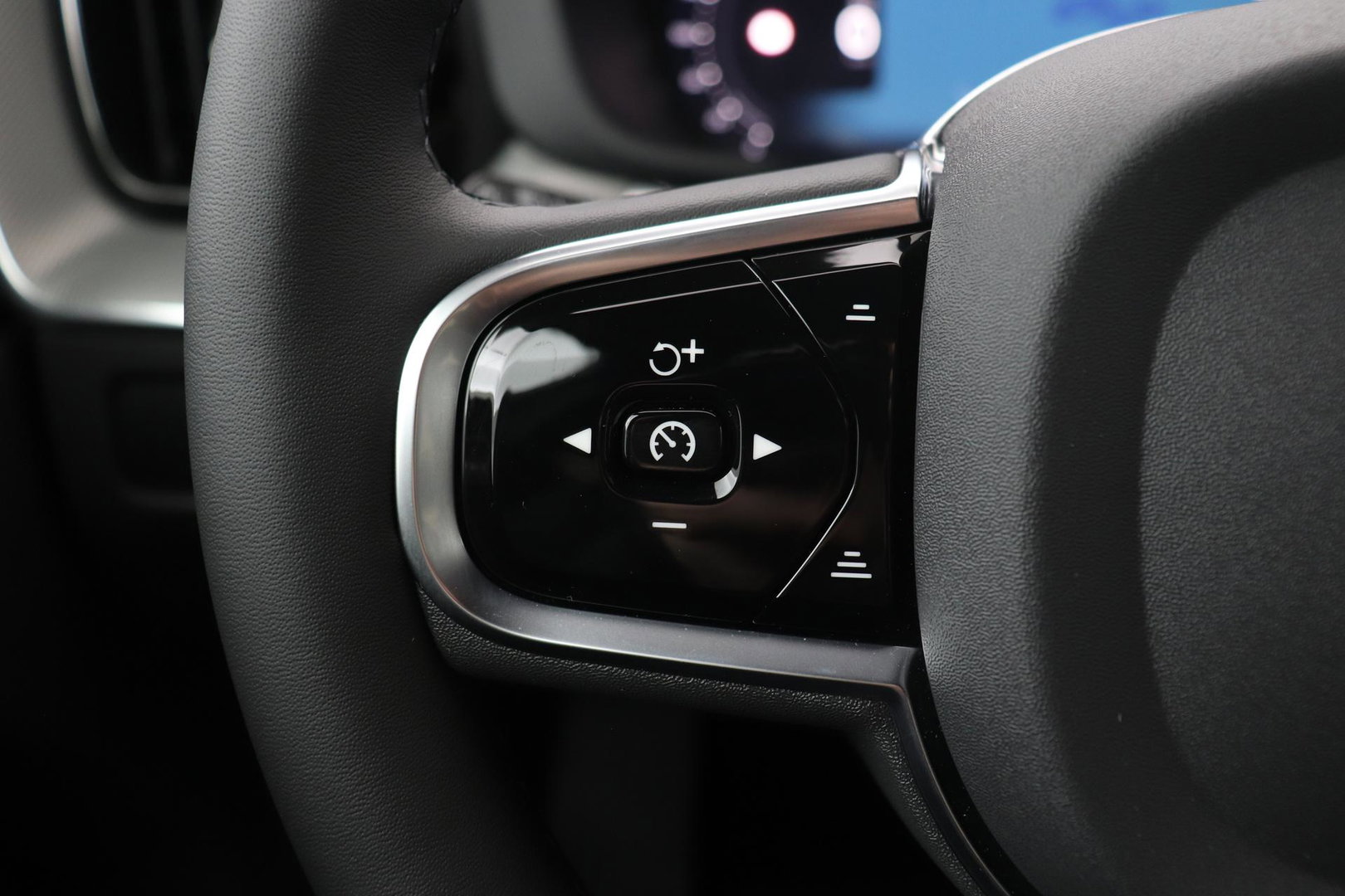 Volvo XC60 T8 Plus Black Edition | FACELIFT | 360° Camera | Harman/Kardon | ACC | Stoel+Stuurverwarming | BLIS
