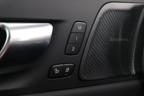 Volvo XC60 T8 Plus Black Edition | FACELIFT | 360° Camera | Harman/Kardon | ACC | Stoel+Stuurverwarming | BLIS