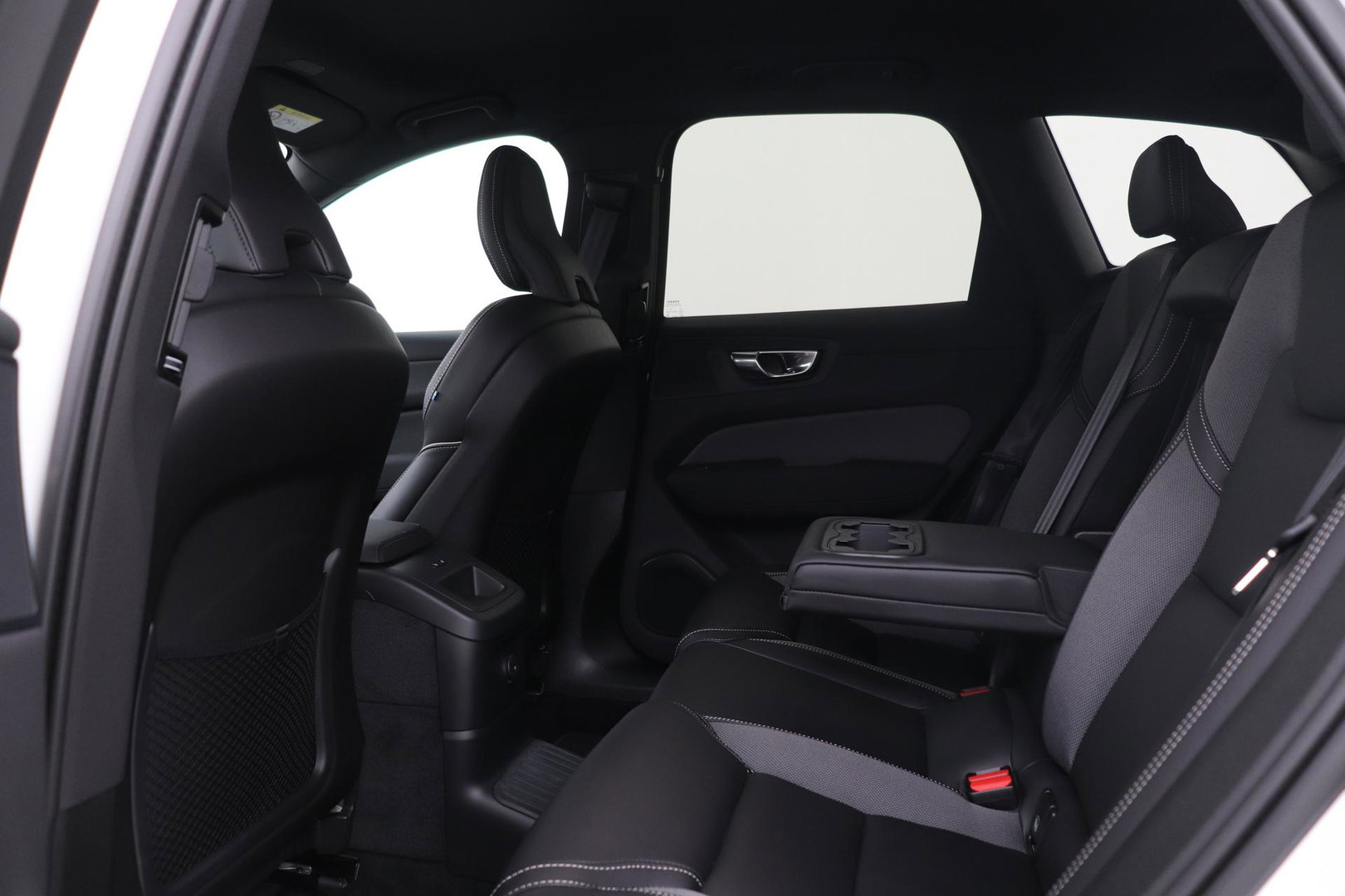 Volvo XC60 T8 Plus Black Edition | FACELIFT | 360° Camera | Harman/Kardon | ACC | Stoel+Stuurverwarming | BLIS