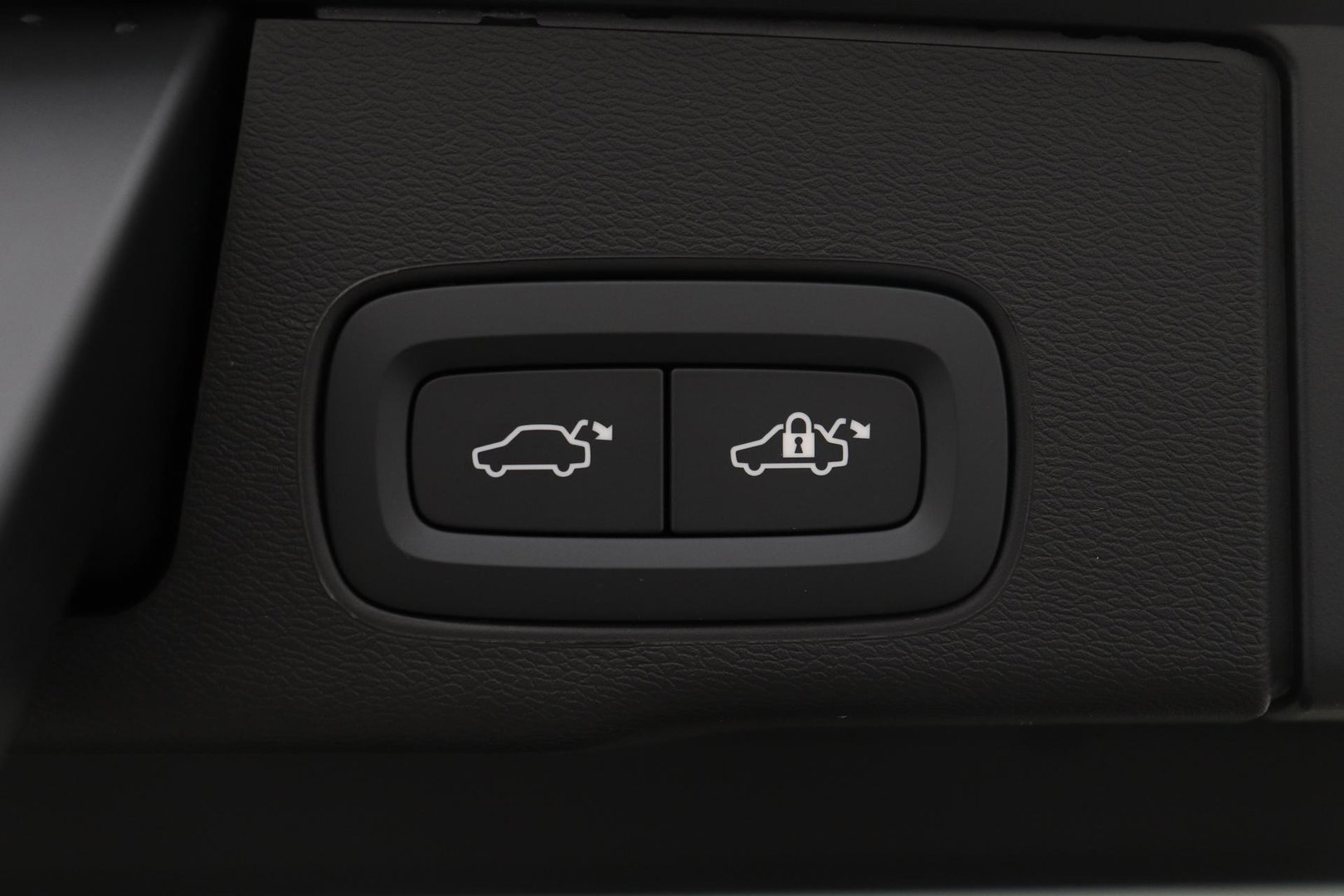 Volvo XC60 T8 Plus Black Edition | FACELIFT | 360° Camera | Harman/Kardon | ACC | Stoel+Stuurverwarming | BLIS