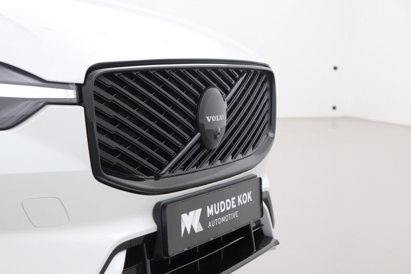 Volvo XC60 T8 Plus Black Edition | FACELIFT | 360° Camera | Harman/Kardon | ACC | Stoel+Stuurverwarming | BLIS